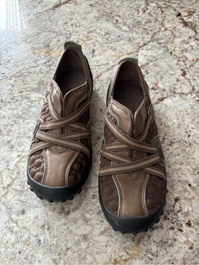 Women’s Slip-On Quilted Comfort Loafers in Brown